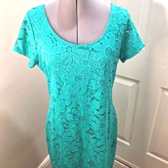 Tiana B. Green Soft Lacy Midi Dress Size Large - Picture 1 of 6